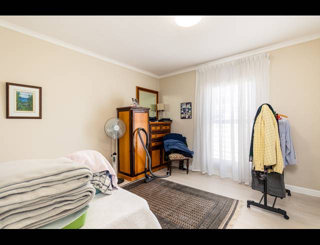 4 BEDROOM FREESTANDING FOR SALE IN SUNNINGDALE